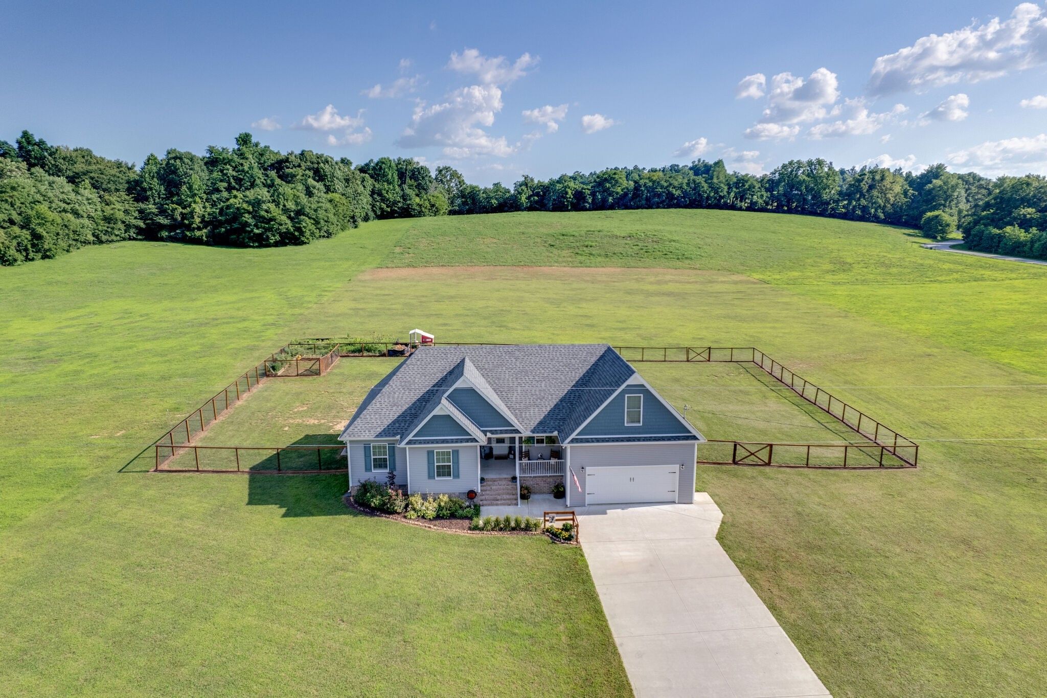 Manchester, Coffee County, TN House for sale Property ID 415148072