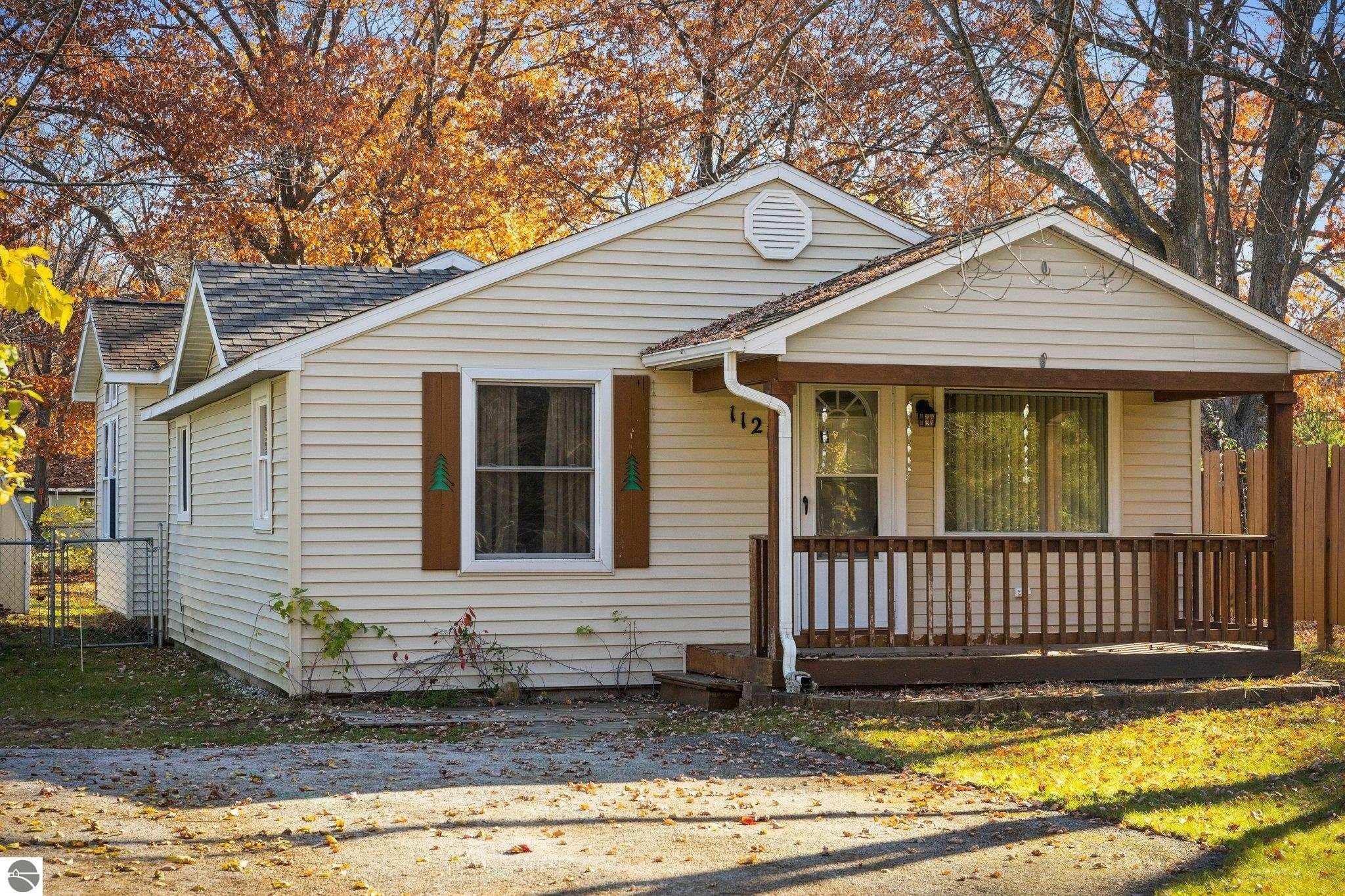 Traverse City, Grand Traverse County, MI Lakefront Property, Waterfront Property, House for sale