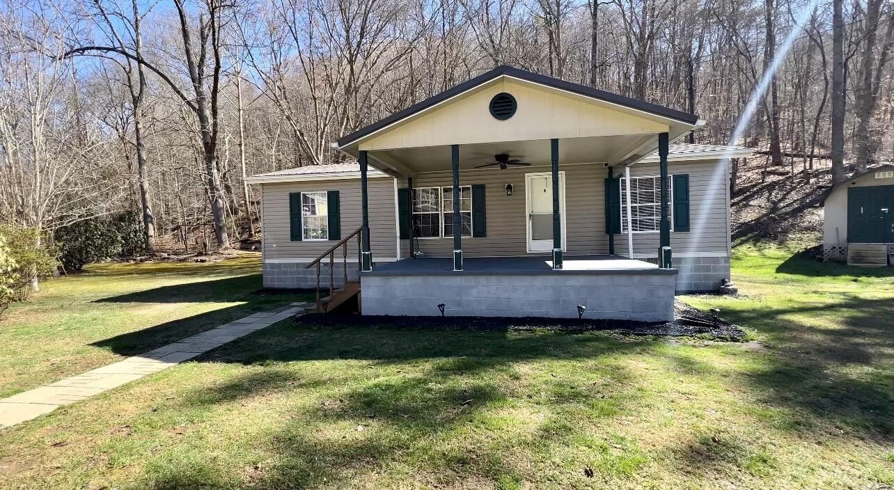 Pineville, Bell County, KY Lakefront Property, Waterfront Property, House for sale Property ID