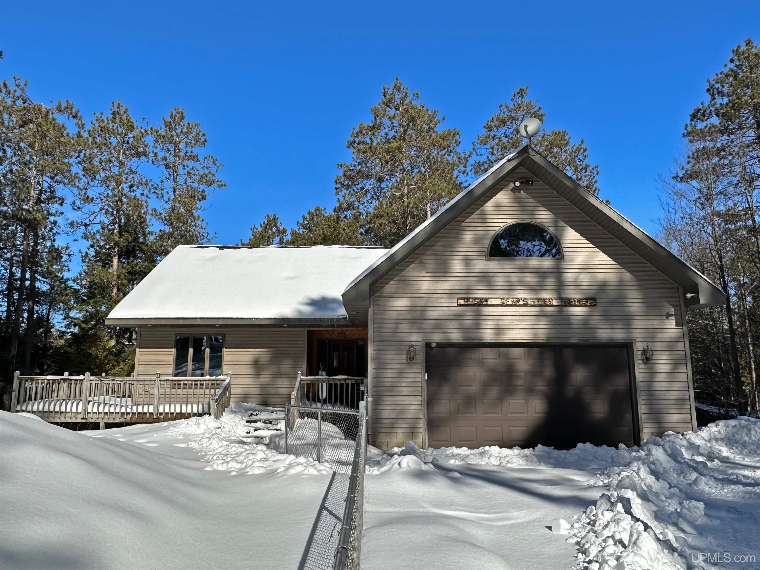 Escanaba, Delta County, MI Lakefront Property, Waterfront Property, House for sale Property ID