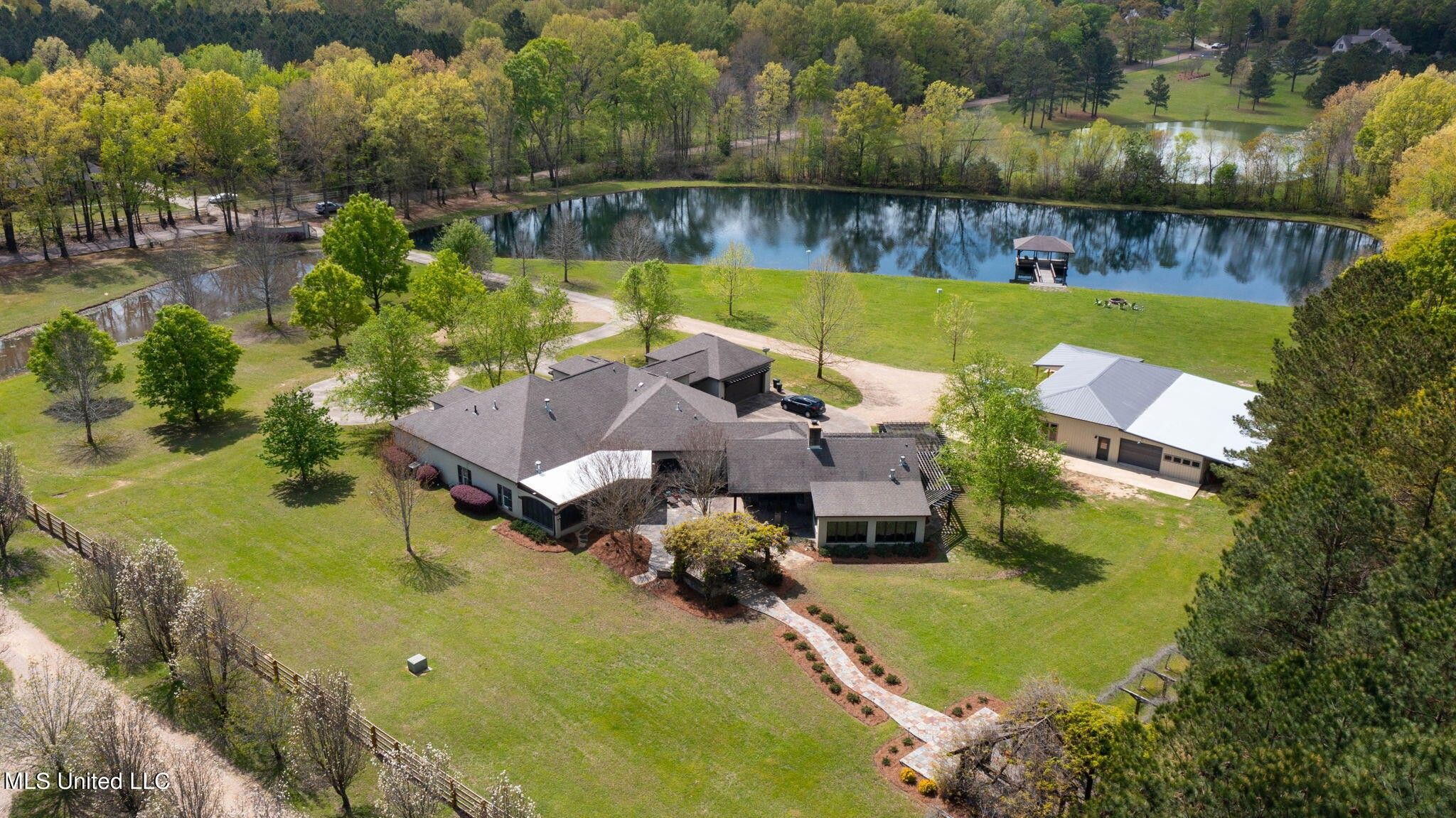 Ridgeland, Madison County, MS Lakefront Property, Waterfront Property, House for sale Property