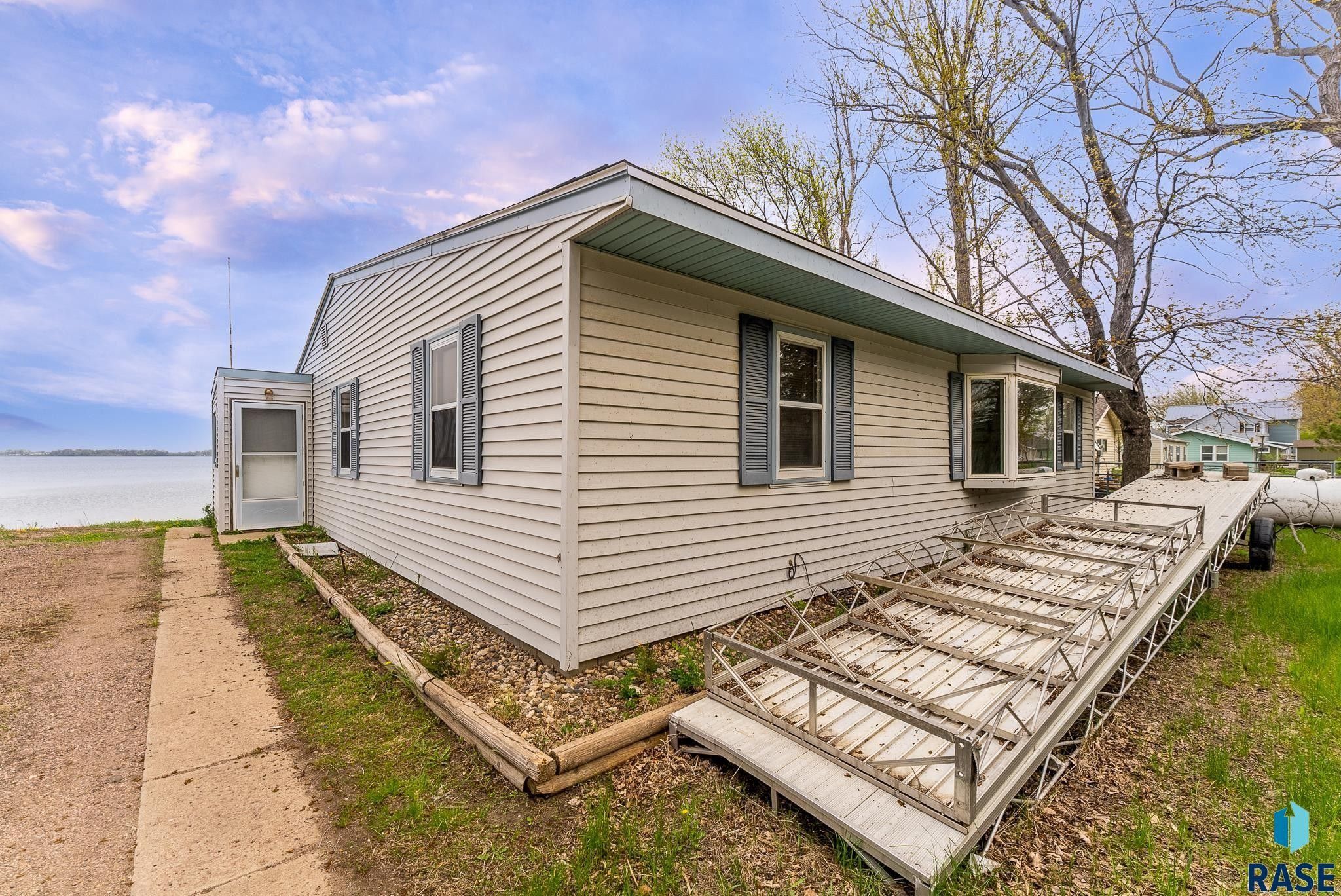 Chester, Lake County, SD Lakefront Property, Waterfront Property, House for sale Property ID