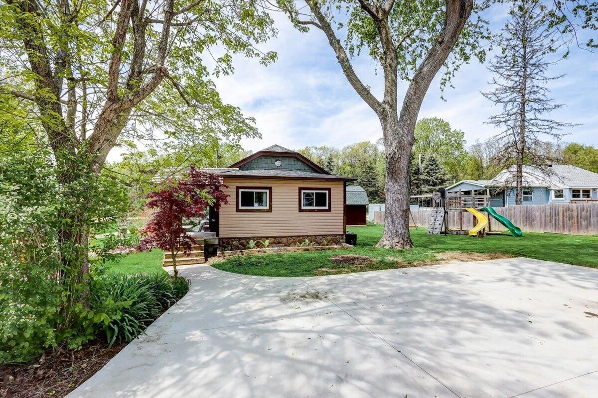 Burlington, Walworth County, WI Lakefront Property, Waterfront Property