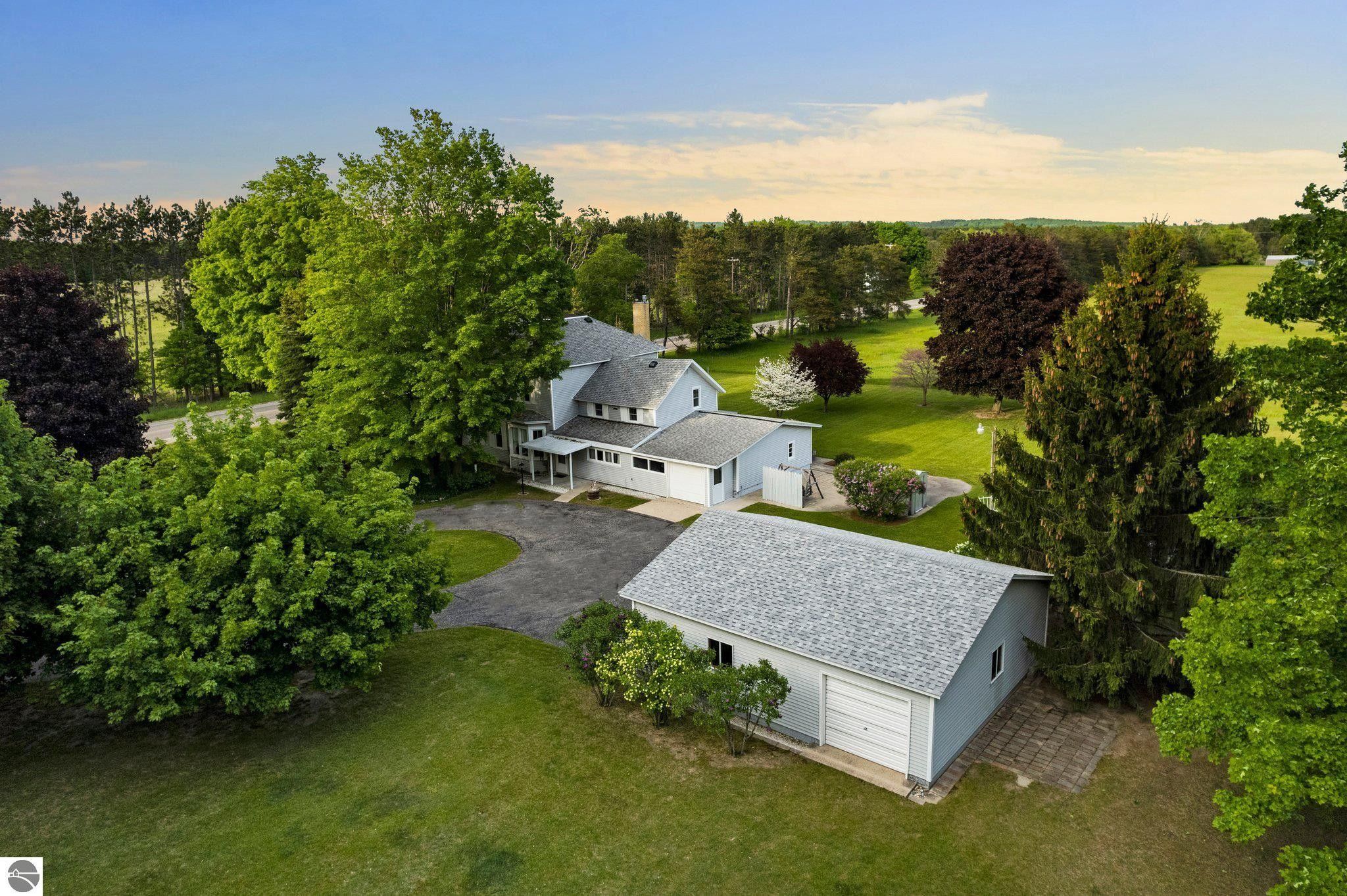 Benzonia, Benzie County, MI House for sale Property ID 416659153