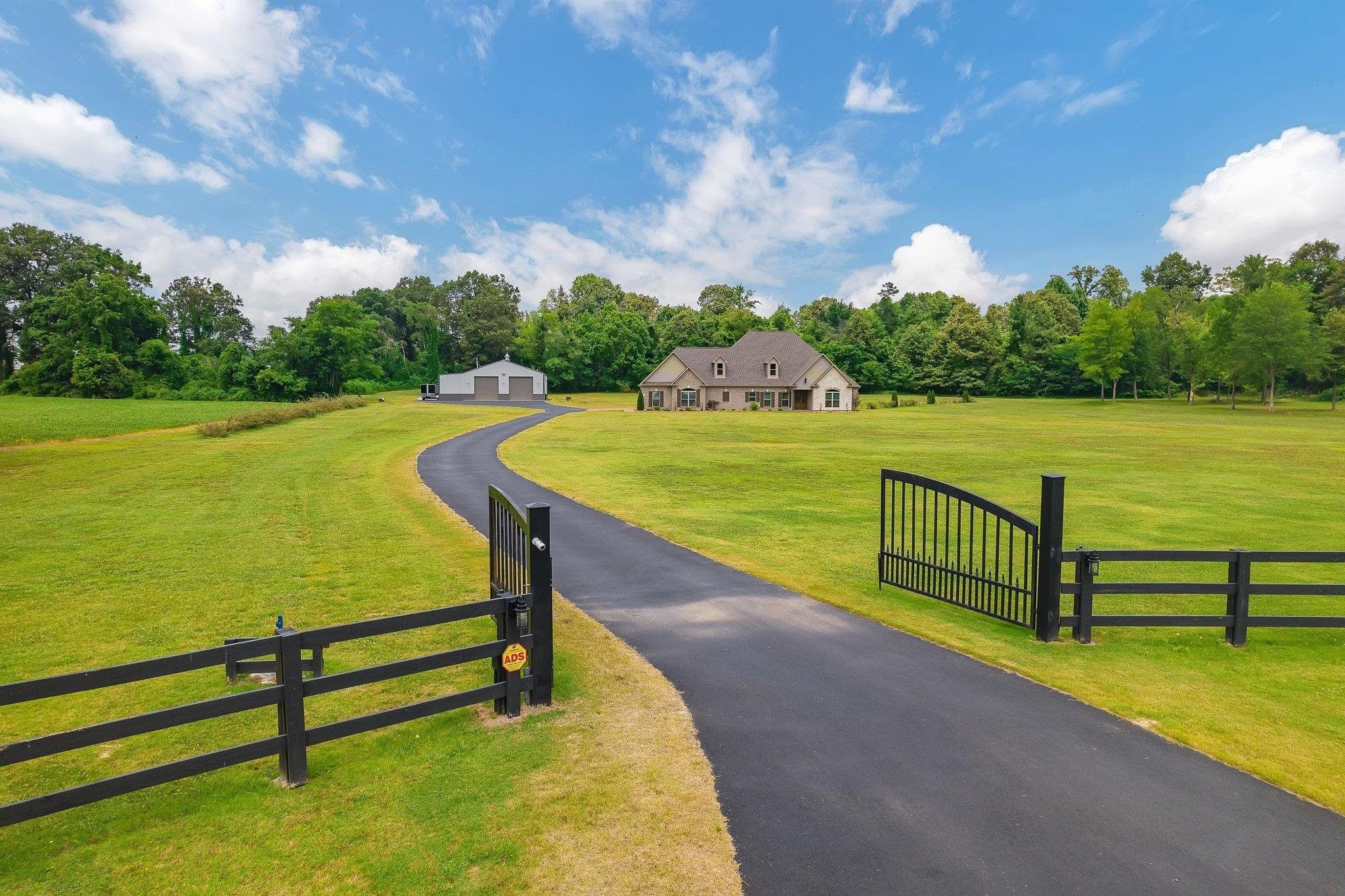 Jackson, Madison County, TN House for sale Property ID 416677937