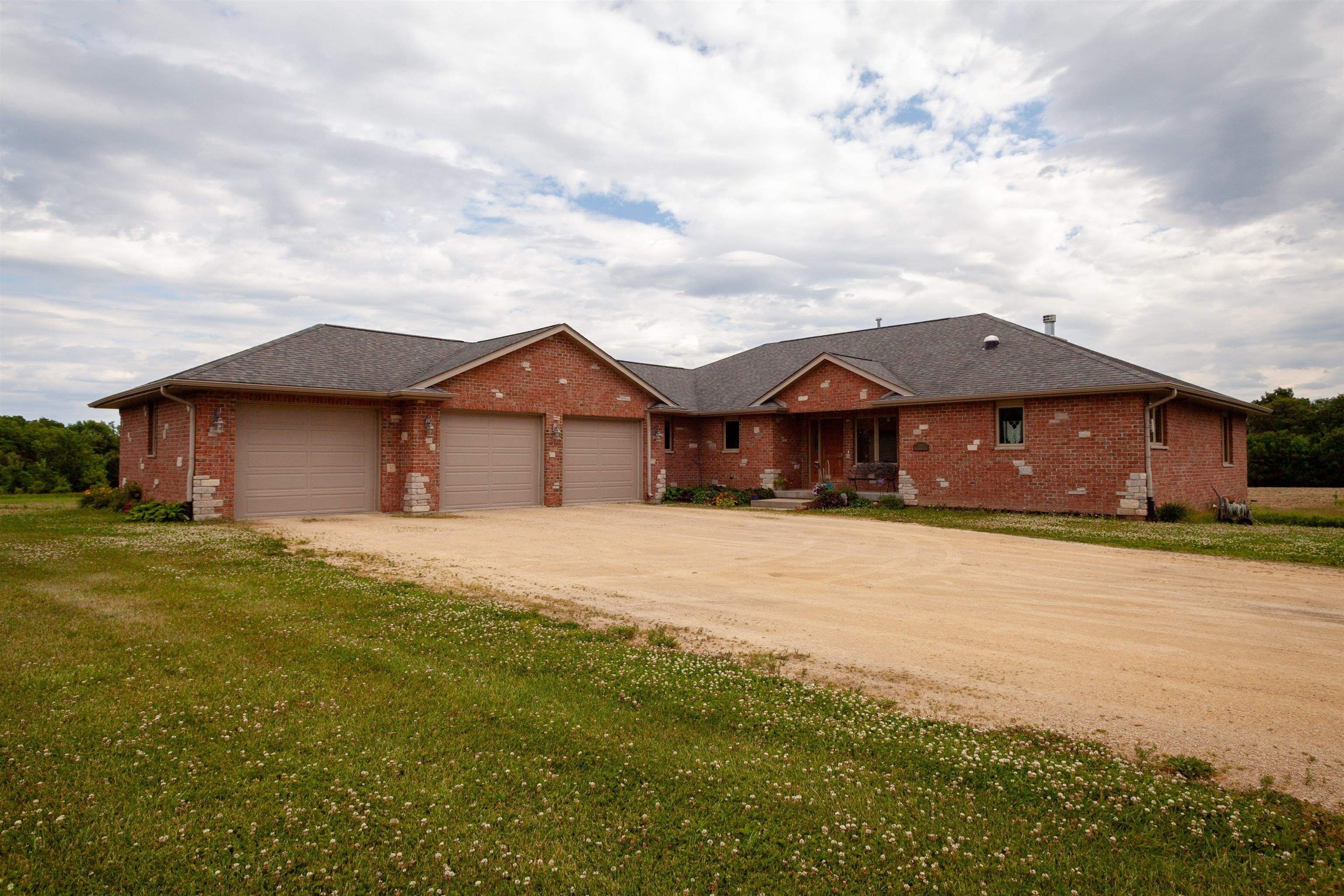 Pecatonica, Winnebago County, IL House for sale Property ID 416688270