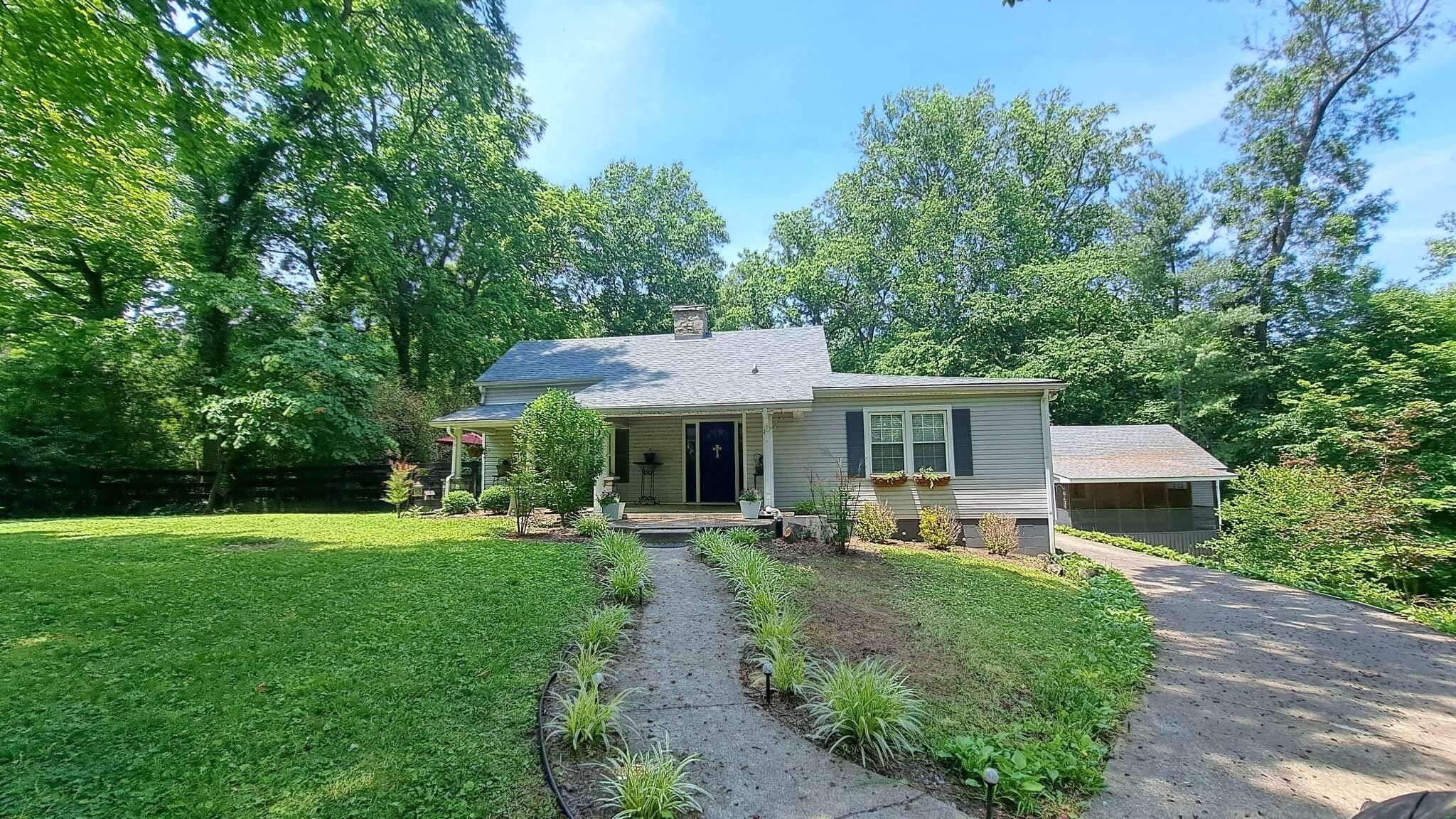 Versailles, Woodford County, KY Lakefront Property, Waterfront Property