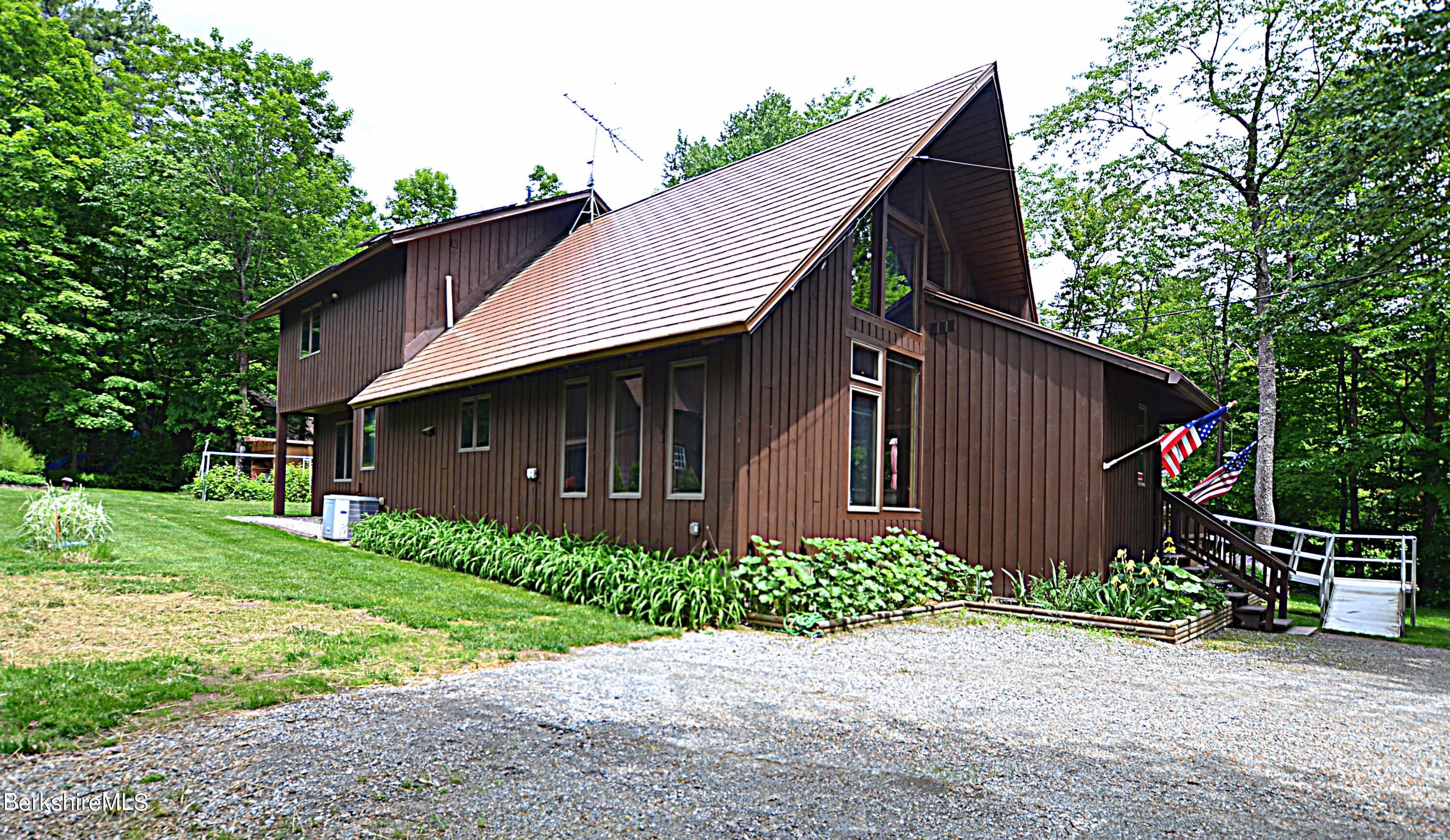 Tolland, Hampden County, MA Lakefront Property, Waterfront Property, House for sale Property ID