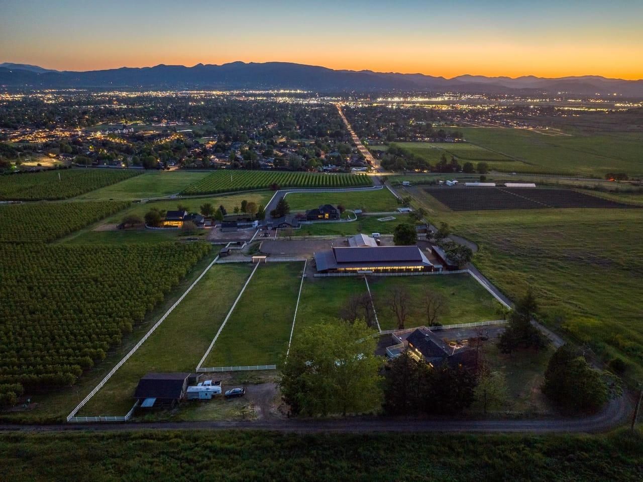 Medford, Jackson County, OR Farms and Ranches, Horse Property, House
