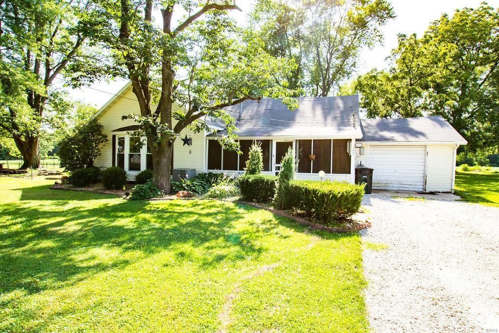 Staunton, Macoupin County, IL House for sale Property ID 416974300