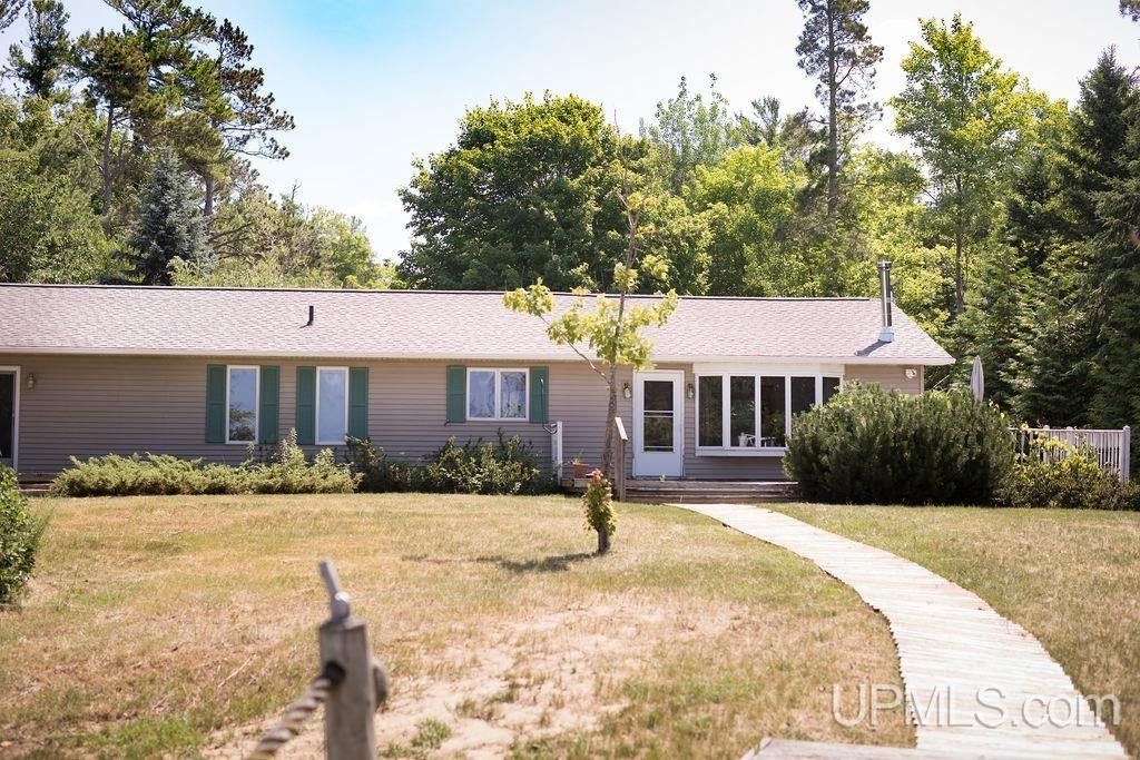 Garden, Delta County, MI Lakefront Property, Waterfront Property, House