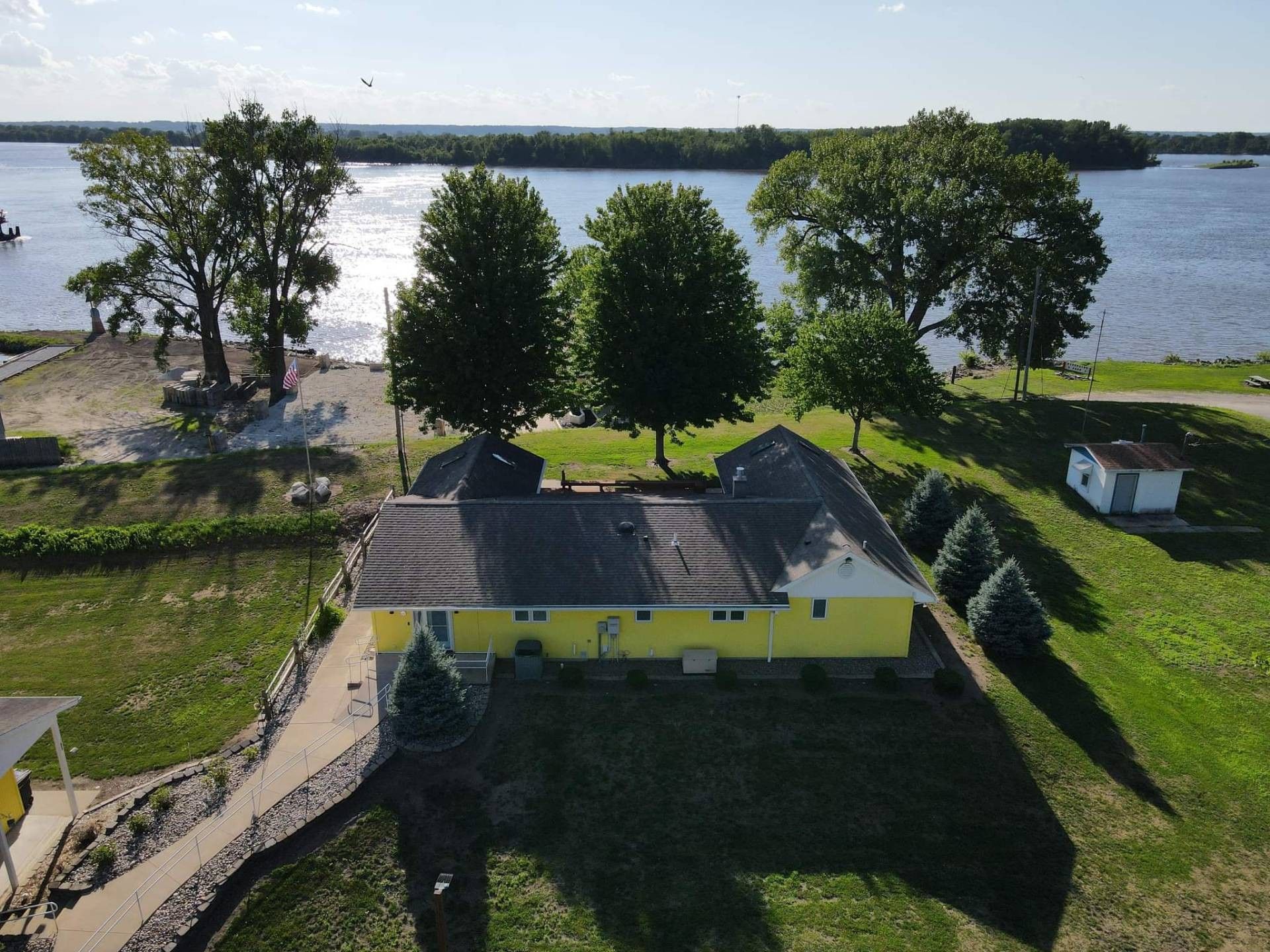 Oquawka, Henderson County, IL Lakefront Property, Waterfront Property, House for sale Property