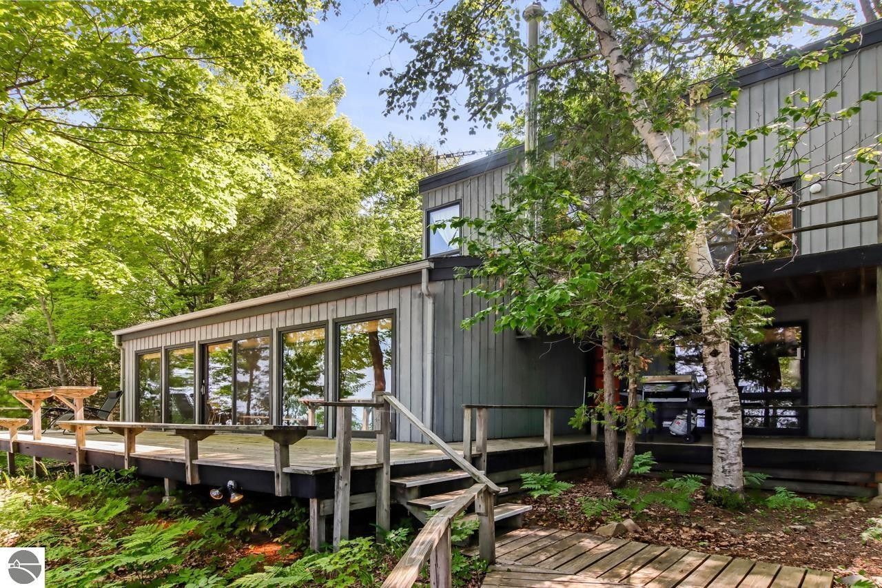 Traverse City, Grand Traverse County, MI Lakefront Property, Waterfront Property, House for sale