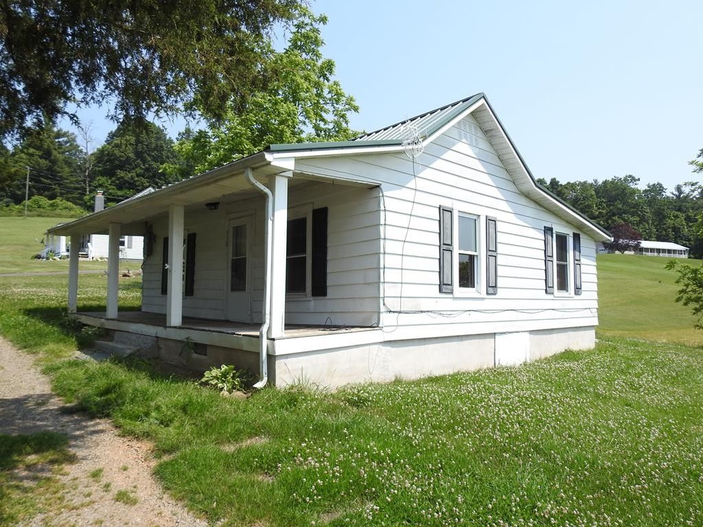 Hillsville, Carroll County, VA House for sale Property ID 410404336