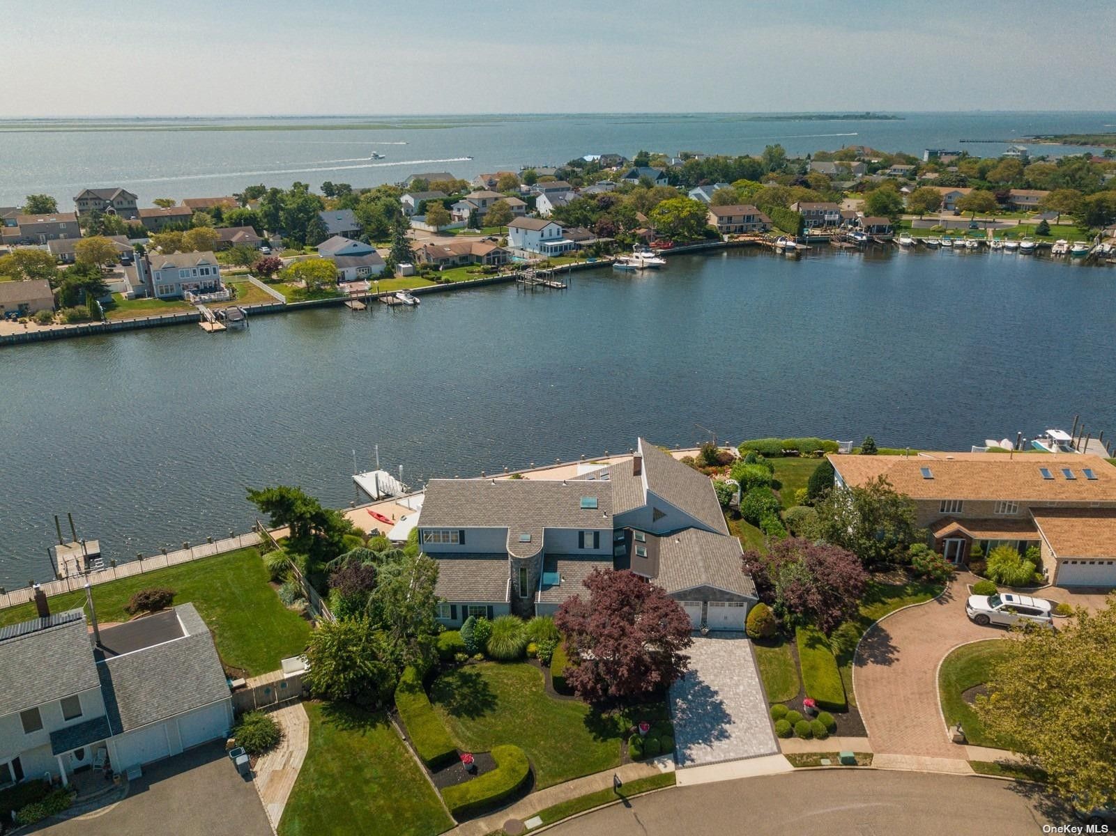 Copiague, Suffolk County, NY House for sale Property ID 417379258