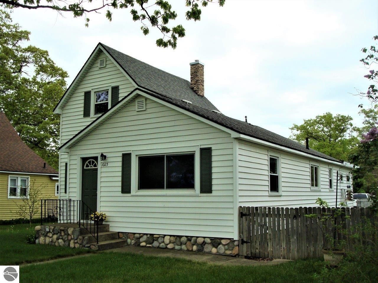 Traverse City, Grand Traverse County, MI Lakefront Property, Waterfront