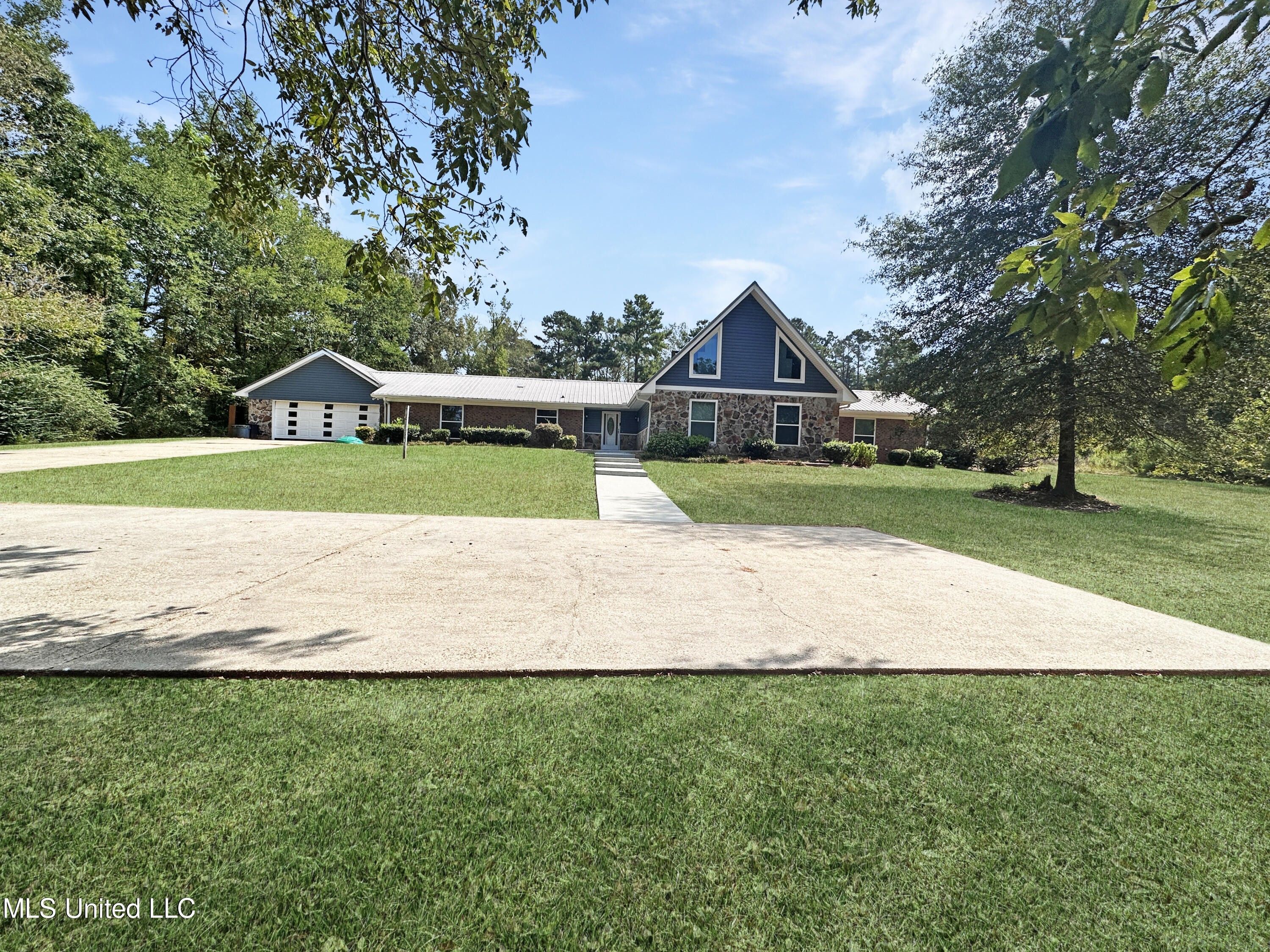 Raleigh, Smith County, MS Lakefront Property, Waterfront Property