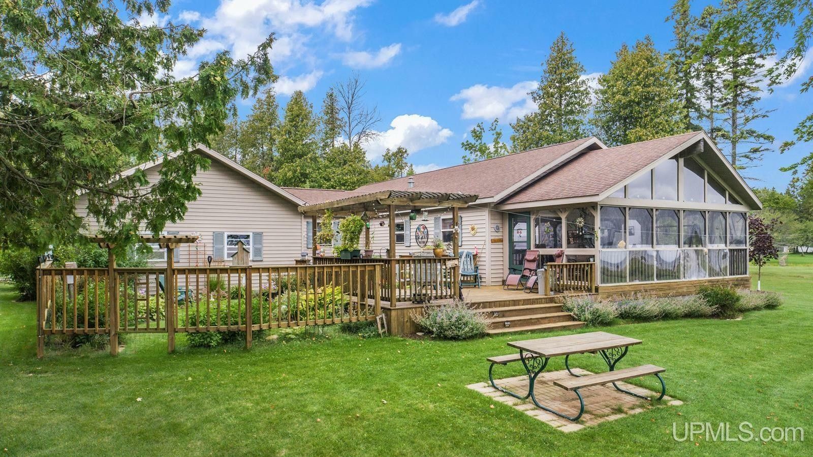 Rapid River, Delta County, MI House for sale Property ID 417373682