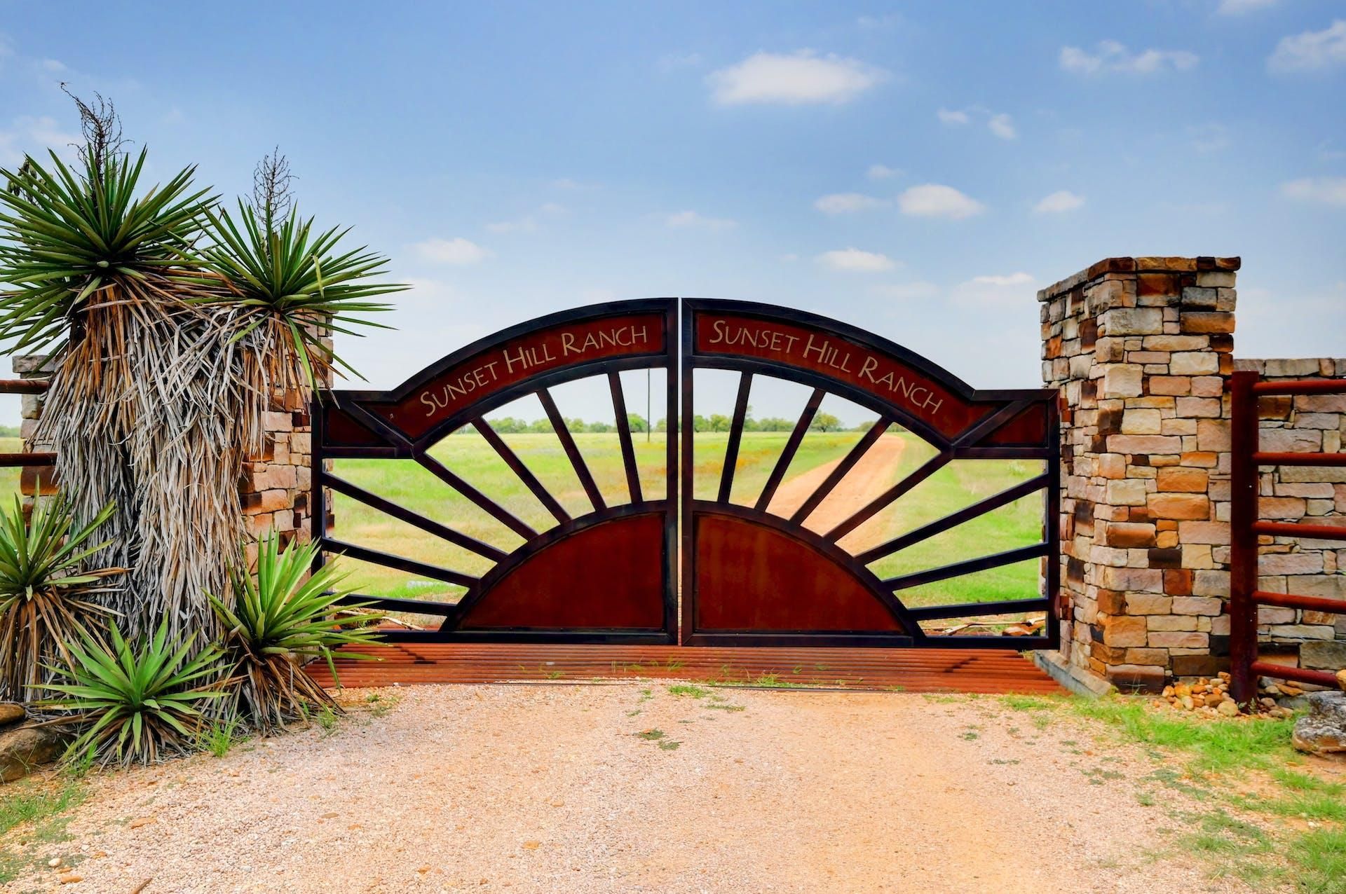 Gonzales, Gonzales County, TX Farms and Ranches, Horse Property, House