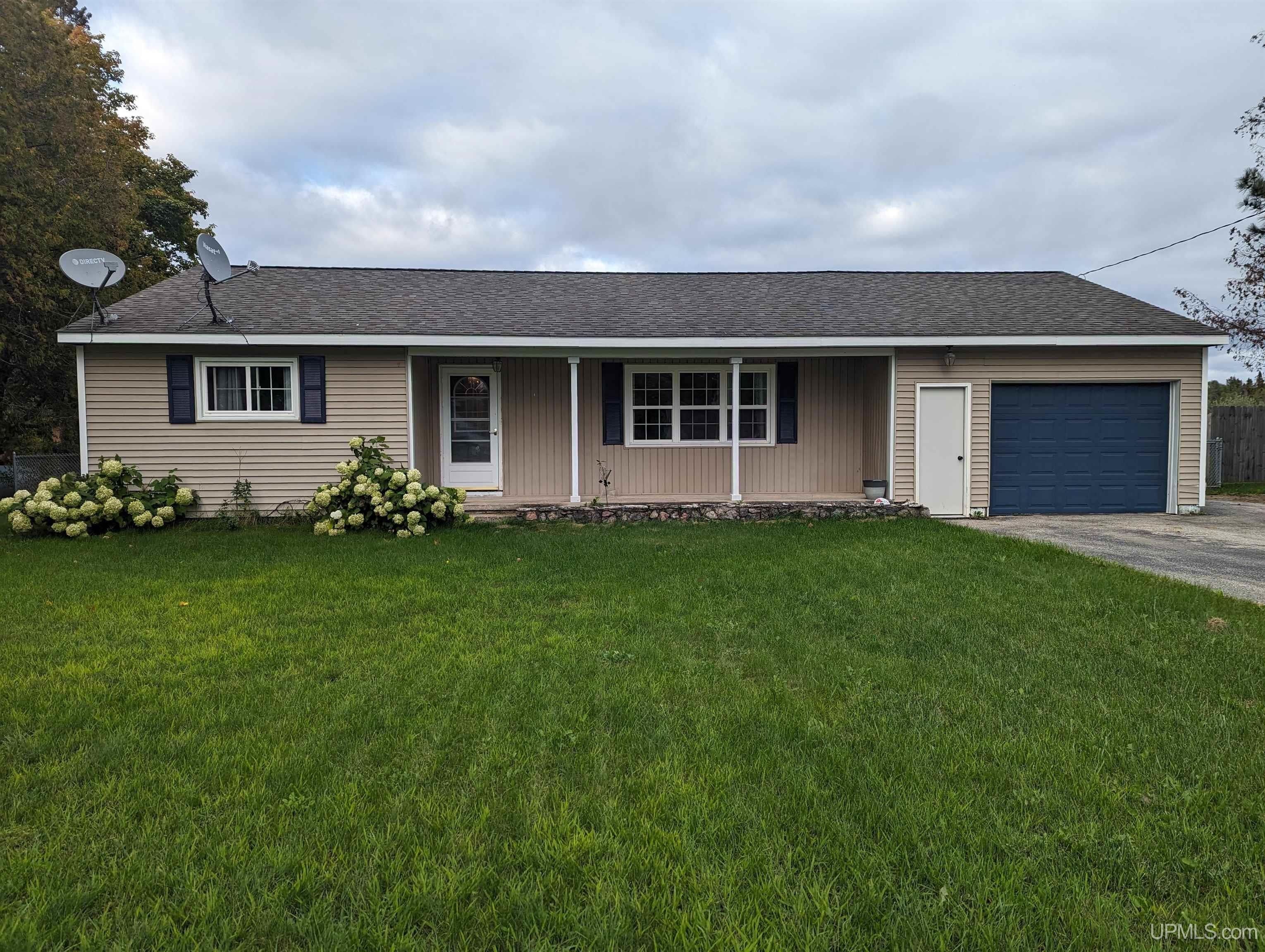 Garden, Delta County, MI Lakefront Property, Waterfront Property, House