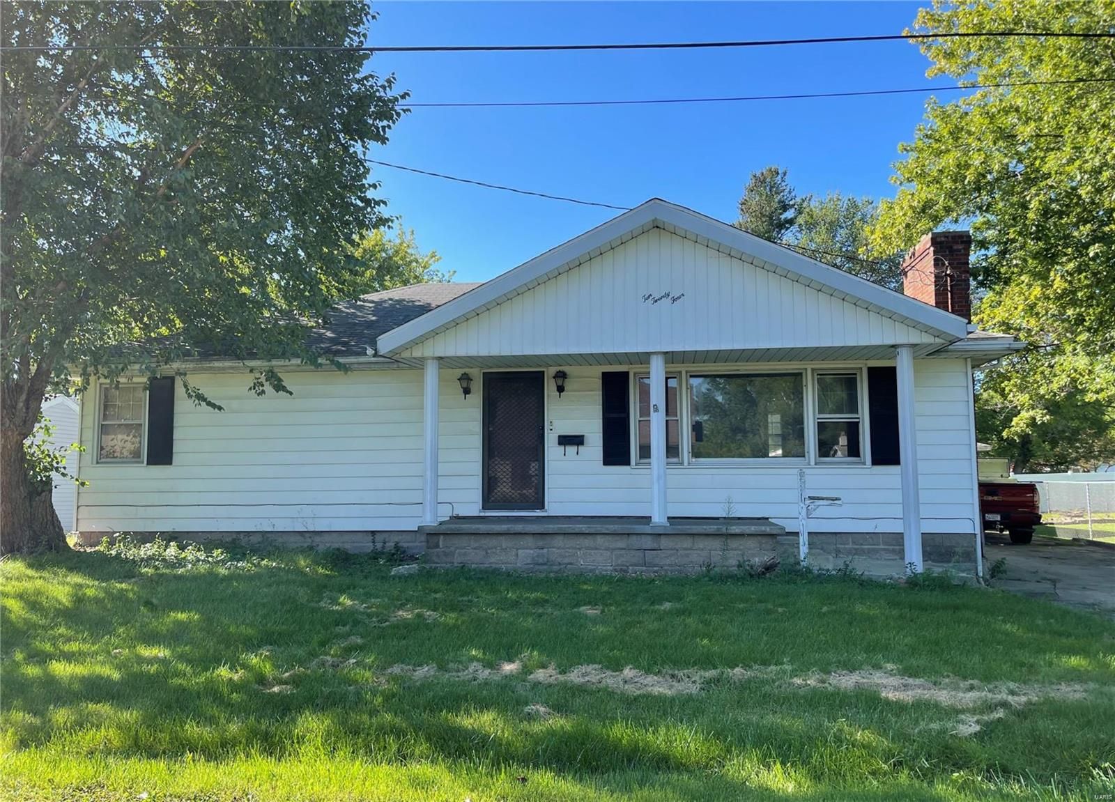 Staunton, Macoupin County, IL House for sale Property ID 417642584