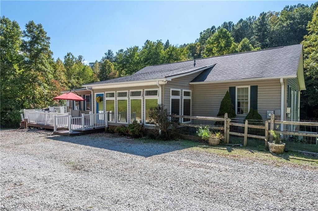 Pilot Mountain, Surry County, NC House for sale Property ID 417873037