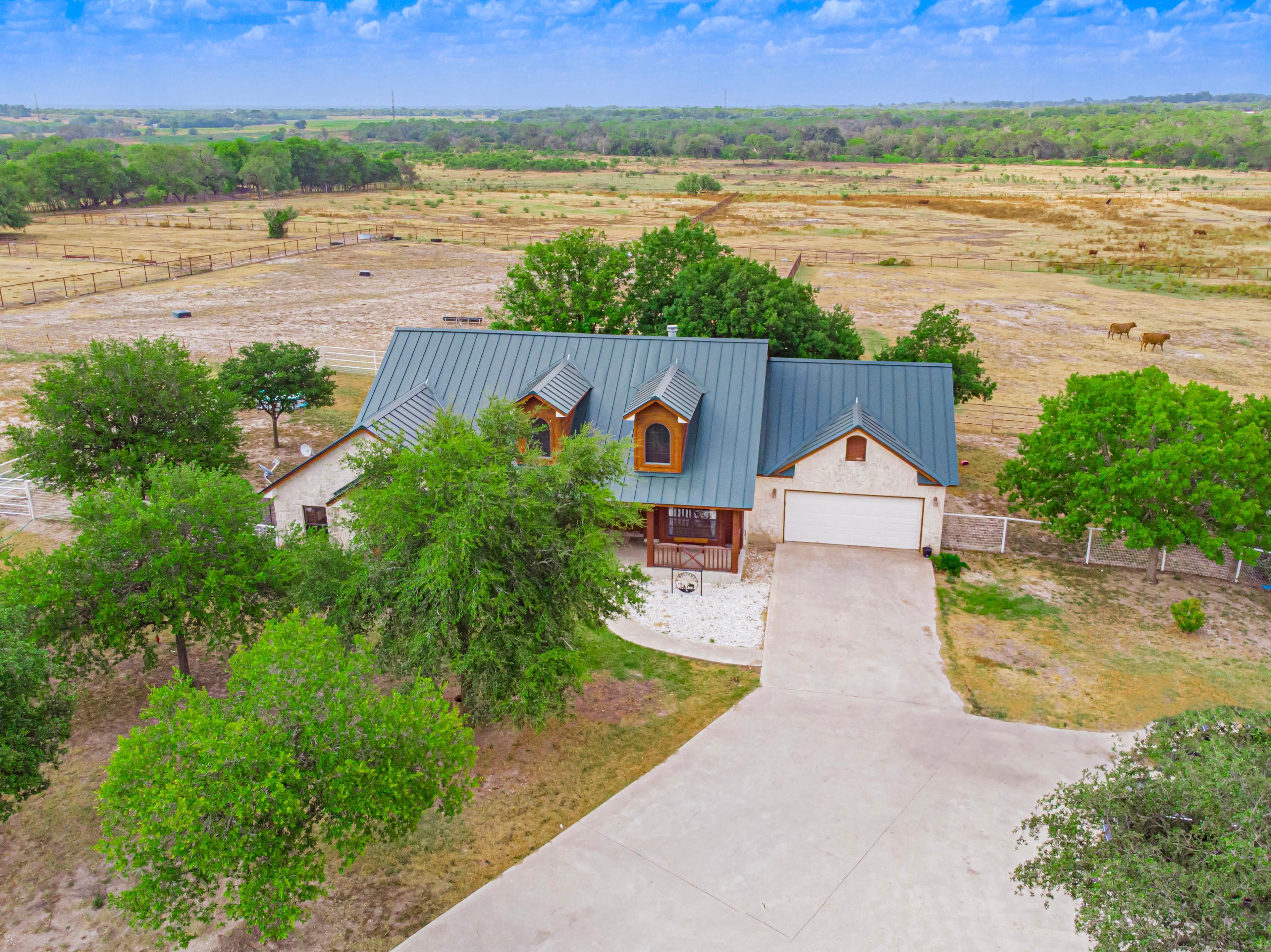 Devine, Medina County, TX Farms and Ranches, House for sale Property ID