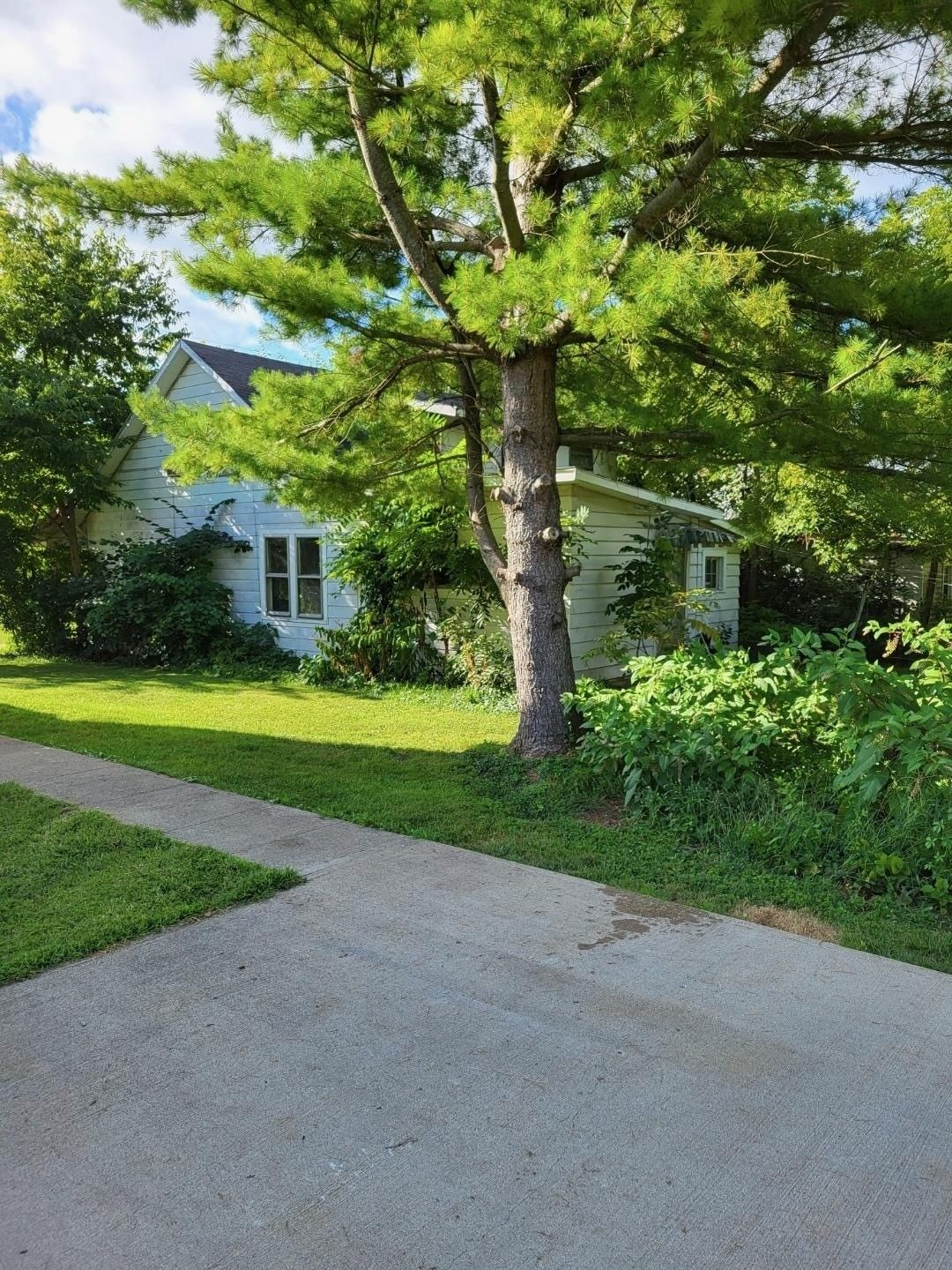 Hillsboro, Highland County, OH House for sale Property ID 417947447