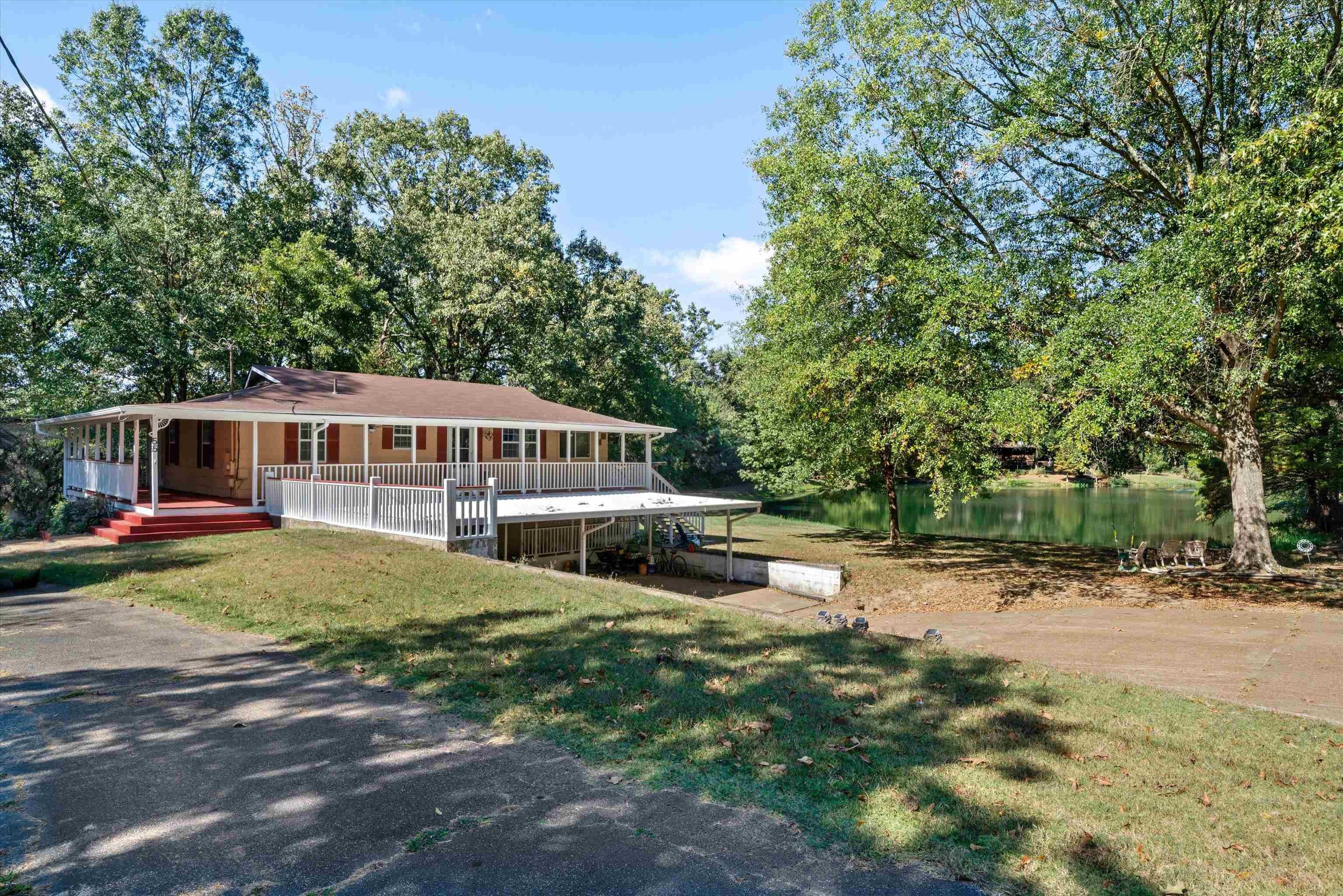 Eads, Fayette County, TN Lakefront Property, Waterfront Property, House