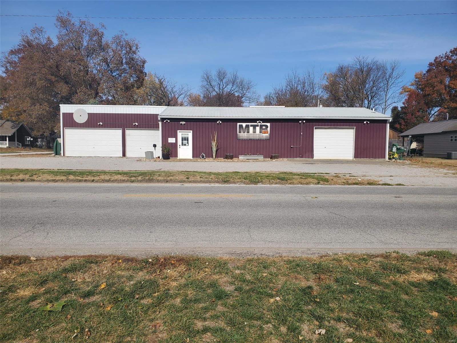 Carlyle, Clinton County, IL Commercial Property, House for sale