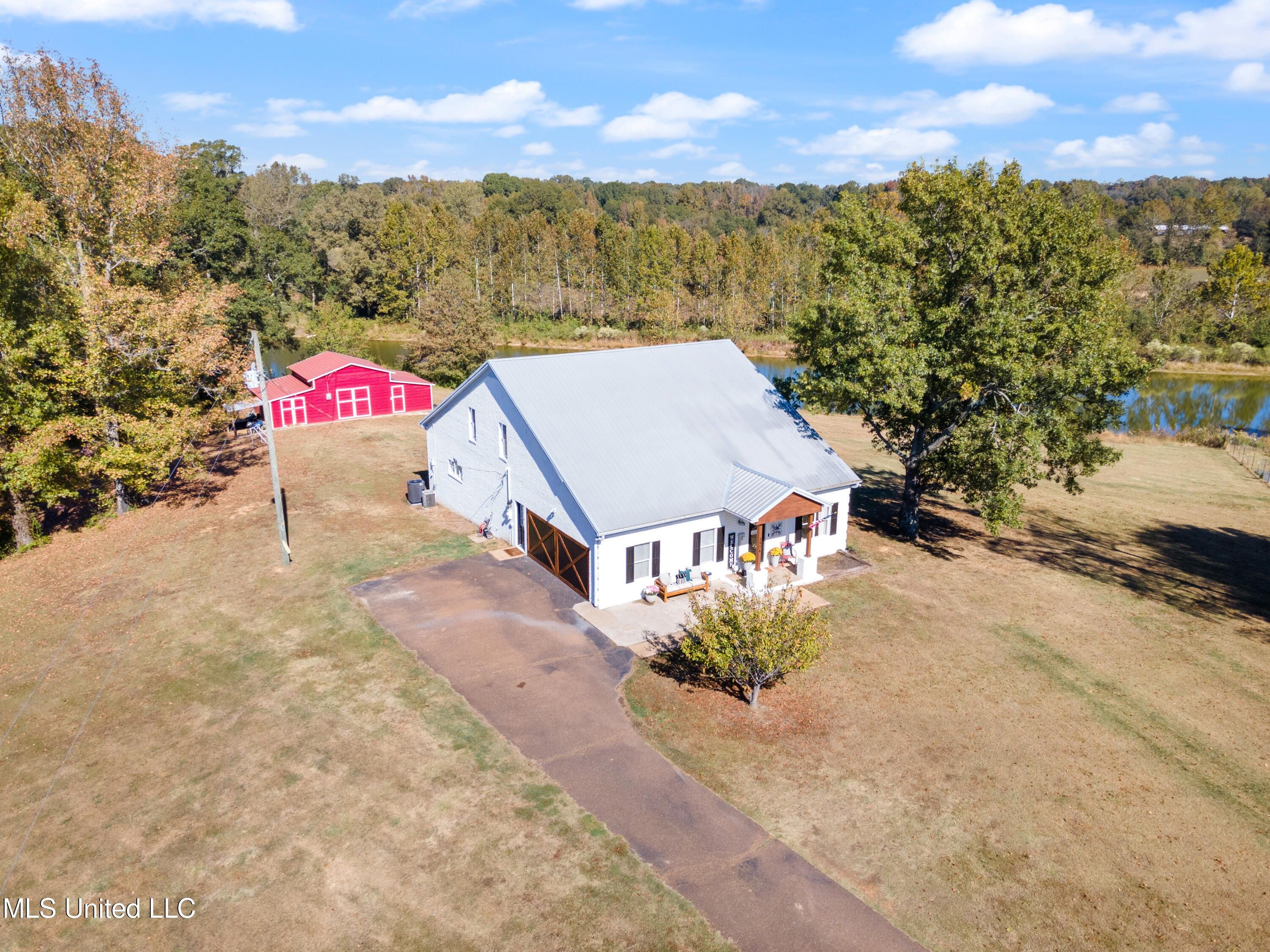 Senatobia, Tate County, MS Lakefront Property, Waterfront Property