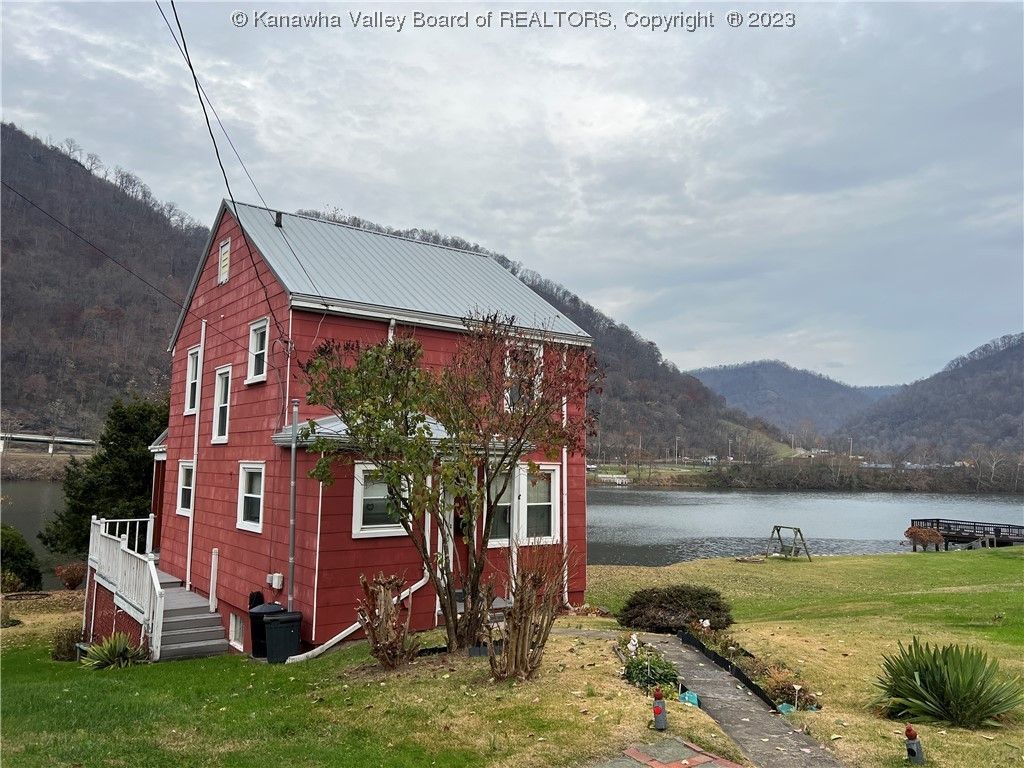 Montgomery, Fayette County, WV Lakefront Property, Waterfront Property, House for sale Property