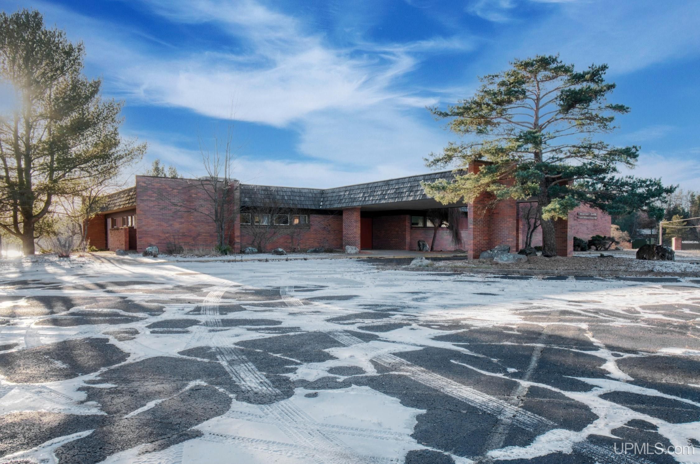 Iron Mountain, Dickinson County, MI Commercial Property, Lakefront