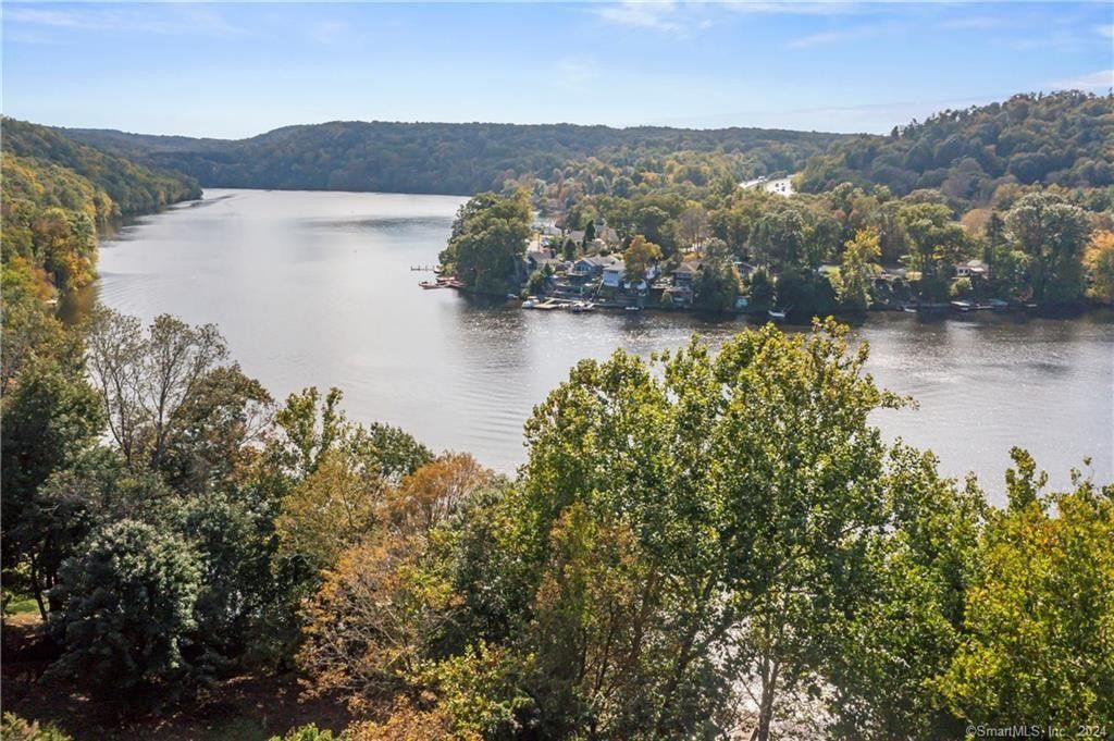 Southbury, New Haven County, CT Lakefront Property, Waterfront Property