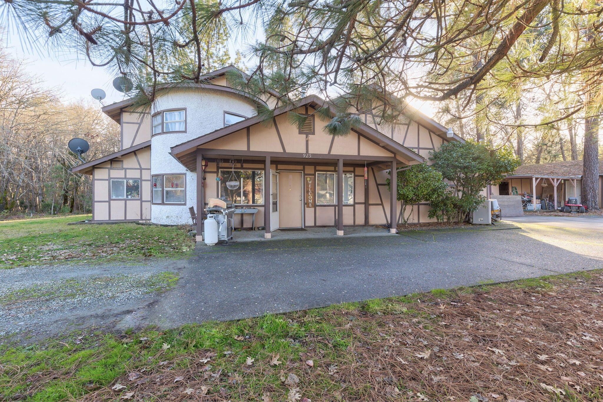 Williams, Josephine County, OR Lakefront Property, Waterfront Property