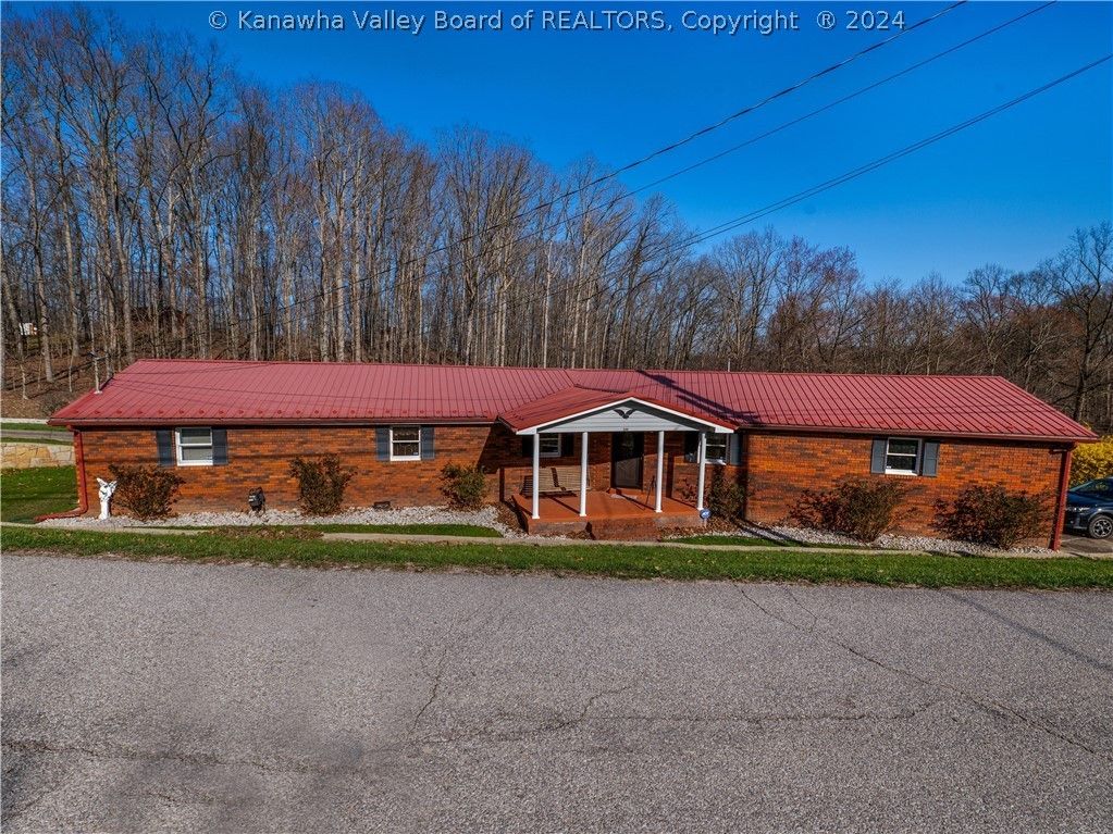 Elkview, Kanawha County, WV House for sale Property ID 419151276
