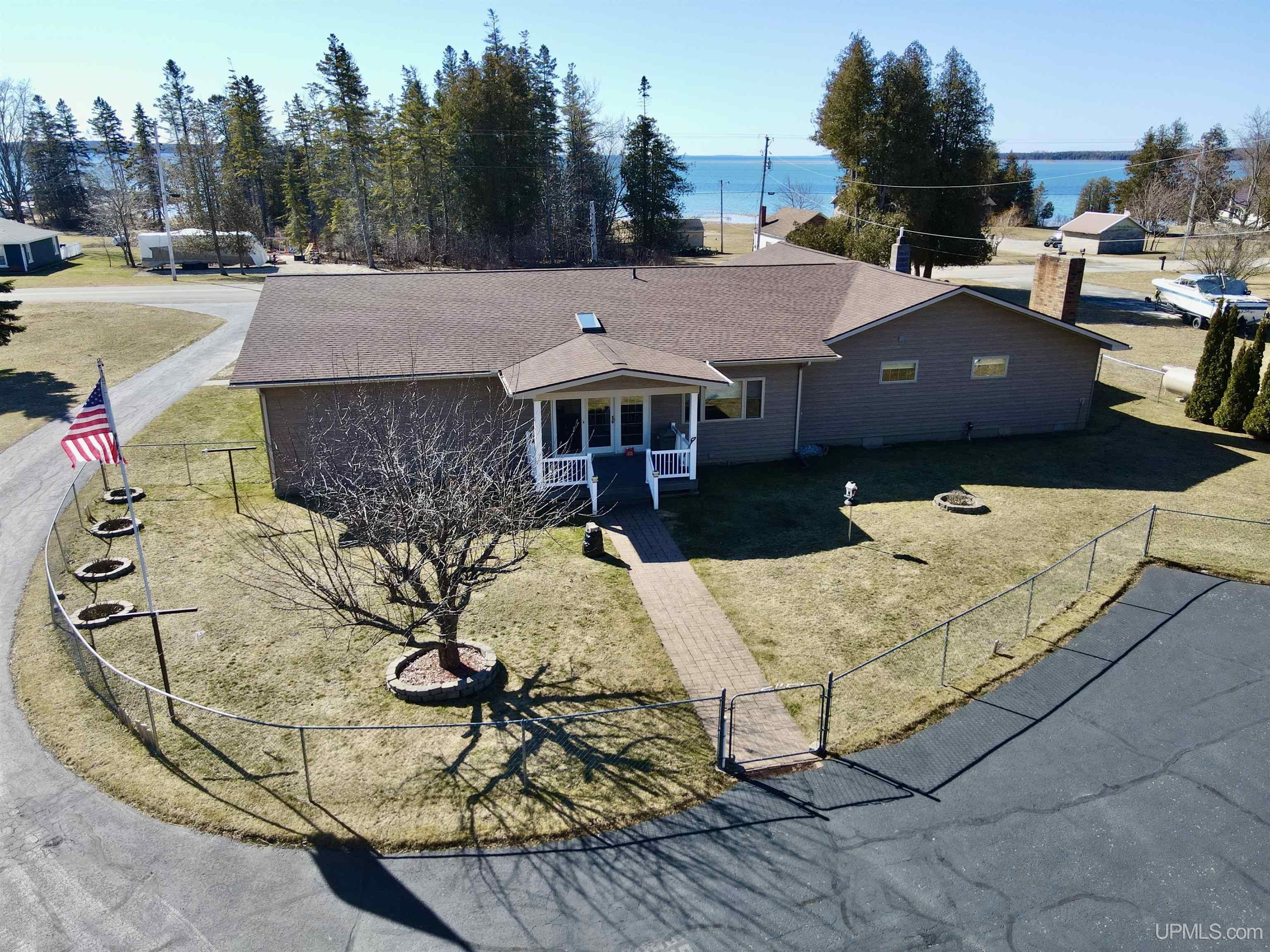Garden, Delta County, MI Lakefront Property, Waterfront Property, House for sale Property ID