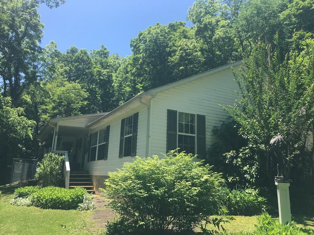 Bakersville, Mitchell County, NC House for sale Property ID 337353563