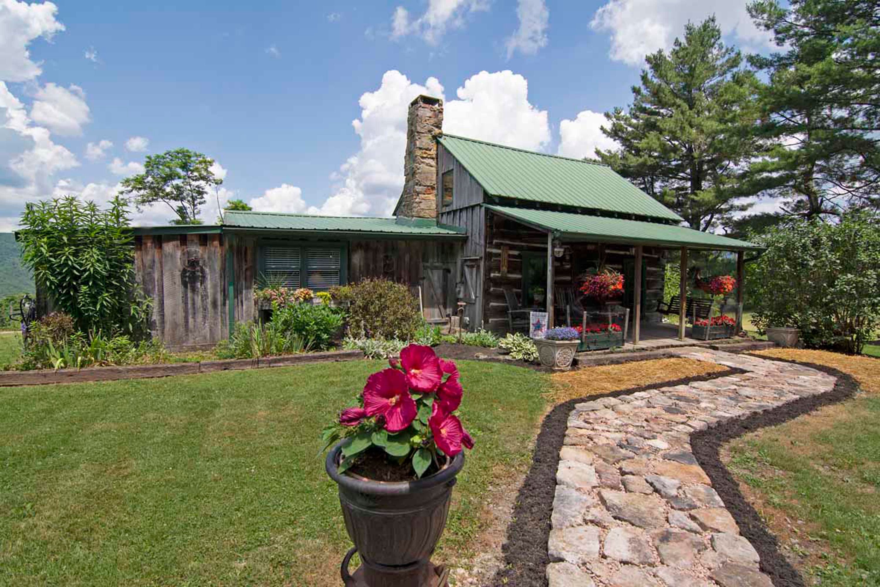 Hinton, Summers County, WV House for sale Property ID 338702305