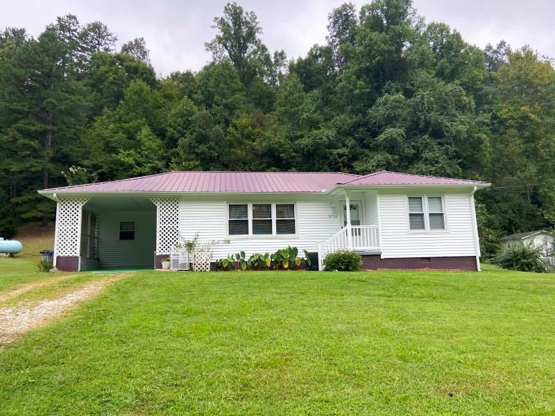 Oil Springs, Johnson County, KY House for sale Property ID 339167324