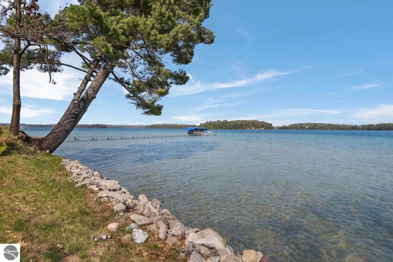 Traverse City, Grand Traverse County, MI Lakefront Property, Waterfront Property, House for sale