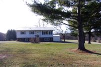 House in Jefferson County, Illinois