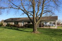 House in Wayne County, Illinois