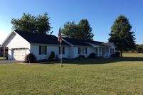House in Jefferson County, Illinois