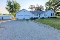 House in Jefferson County, Illinois