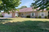 House in Jefferson County, Illinois