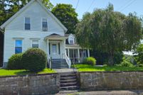 House in New London County, Connecticut
