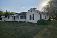 House in Jefferson County, Illinois