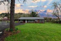 House for sale in Douglas County, Oregon