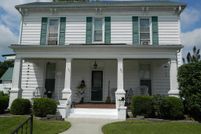 House for sale in Wayne County, Illinois